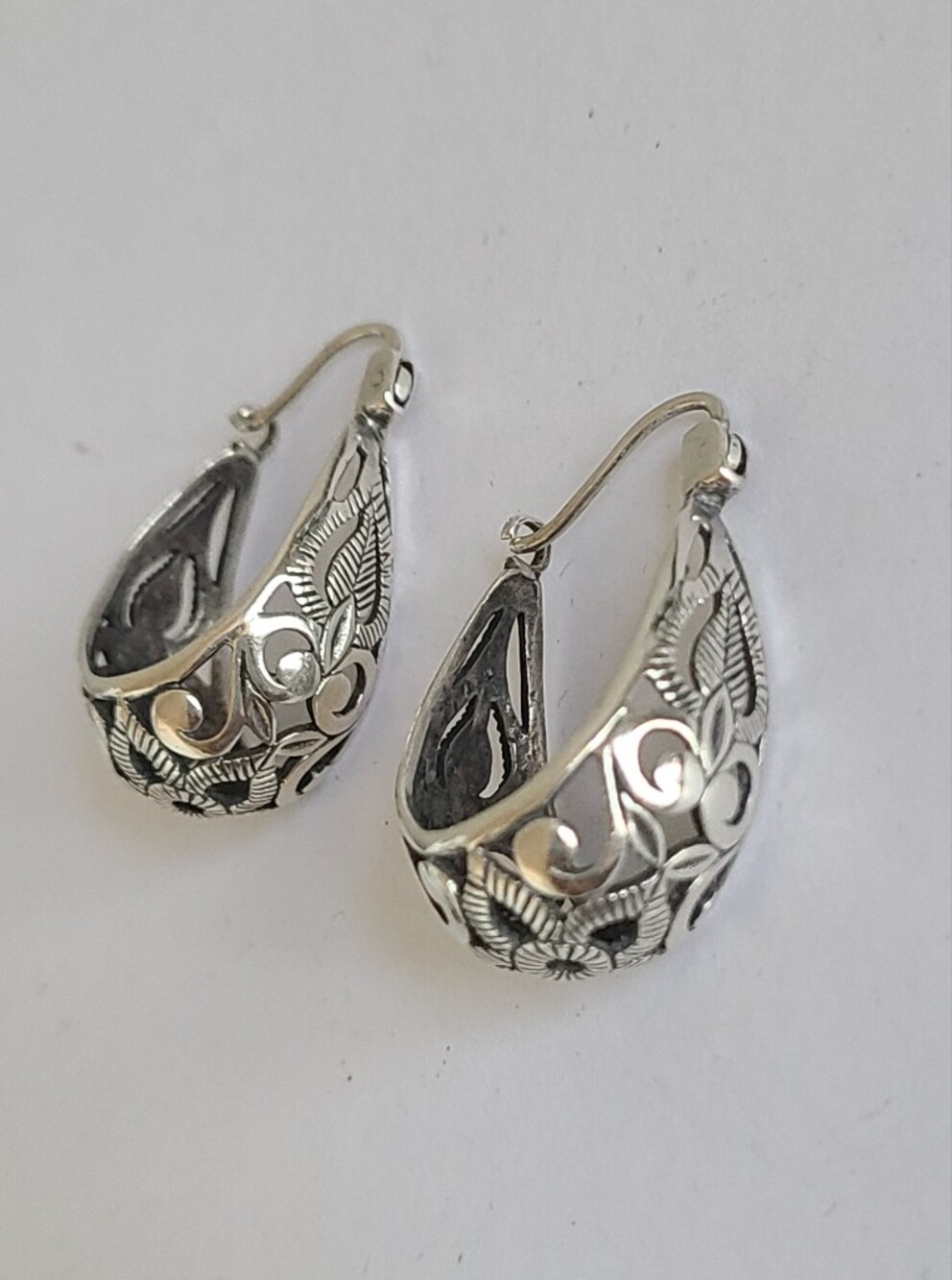 Vintage Silpada Sterling Silver Openwork Floral Chunky Open Hoop Drop Earrings